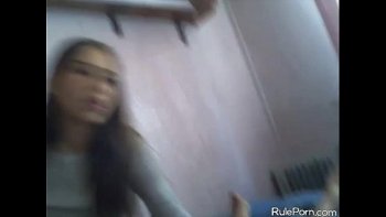 Массажист трогает за сиськи знойной славянки и делает жене минет