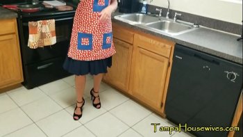 Русскую тетю ебут в жопу