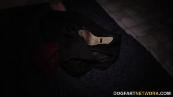 Парит шишку в дырочке