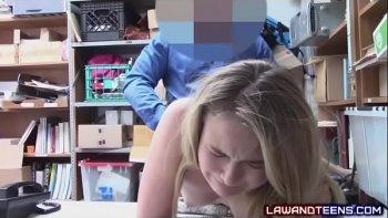 Потрахалась с ним прямо в офисе