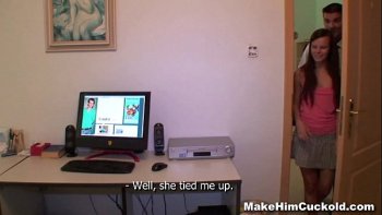 Стали совать его поочередно друг дружке во влагалища