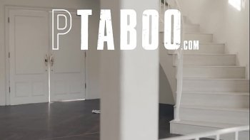 Осторожно положил девушку на кровать