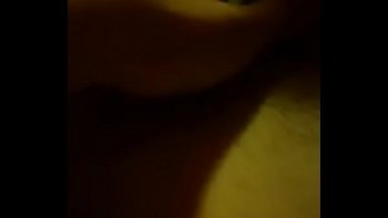 Девушка дрочит первый раз