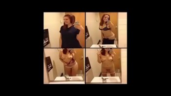 Татуированные девицы развлекаются перед тем