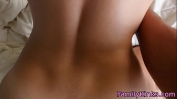 После долгого и мучительного сношения русский рачительный мачо издает урчание голодного волка