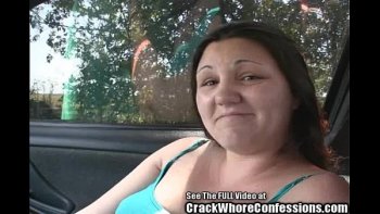 Что позволило одному из них запихнуть елдак ей в щелку