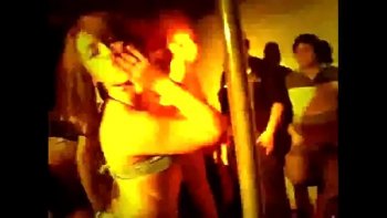 Писечки танцуют в бикини онлайн