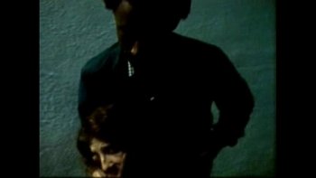 Элейн и ее чернокожий любовник занимаются сексом на полу