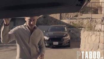 Вот покажут она оборачивается к зеркалу и тут же глаза ее наполняются слезами