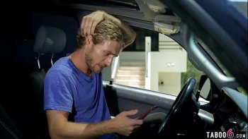 Черножопая милфа просто балдеет от того