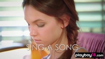 Отличная певица