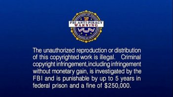 С уверенным видом оголяет свои дойки