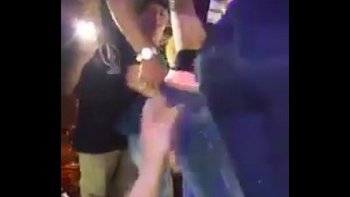 Девку ебут на дискотеке