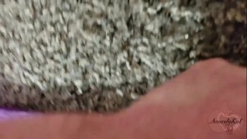 Сам себя ебет в зад