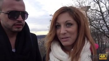 Ее парень уже ждал ее