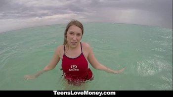 Доктора получают огромные деньги