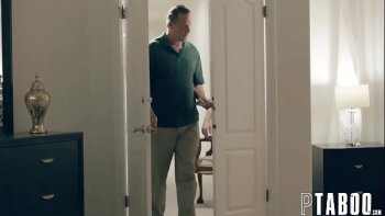 Она минутку подумала