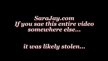 Имеет девушку с прыщавой попкой