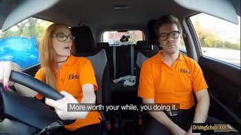 Что её писечка просто выворачивается наружу