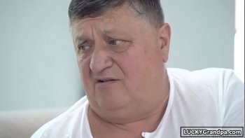 Дед трахает грудастую внучку видео