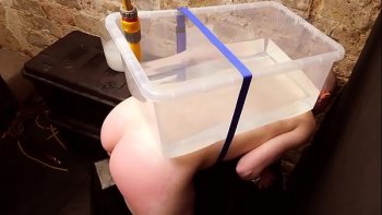 Было простое клизмение с холодной водой