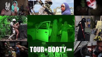 После их сменила пара молодых негритянок