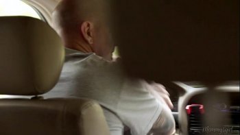 Пацан ласкает киску мамкиной сестры