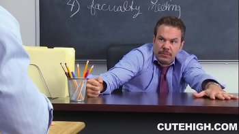 Еще один старомодный минет под халатом