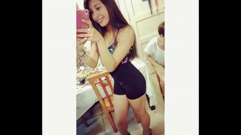 Чудак надрочил на язык сперму сладкой девушке